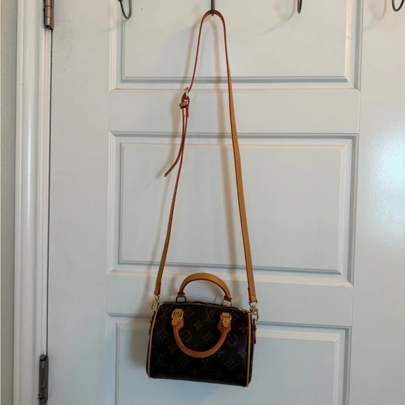 Luxury-Inspired| Crossbody - Picture 2 of 7